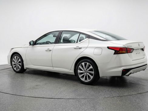 Used 2025 Nissan Altima 2.5 SV image 6