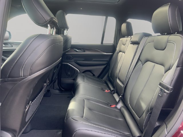 New 2026 Jeep Grand Cherokee Limited w/ Limited Altitude Package AWD/4WD image 16