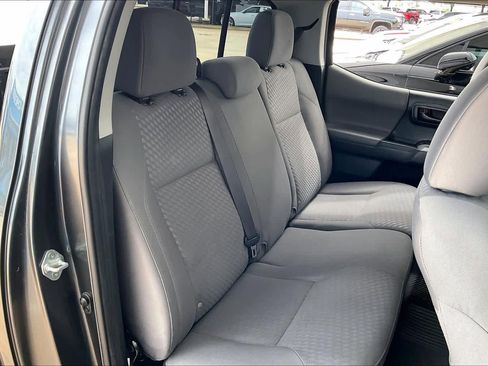 Used 2022 Toyota Tacoma SR5 RWD image 17