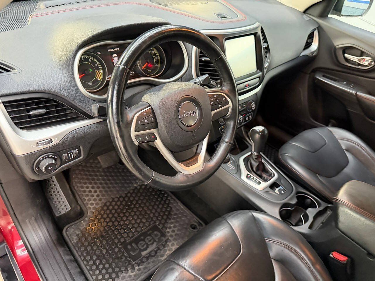 Used 2016 Jeep Cherokee Trailhawk w/ Leather Interior Group AWD/4WD image 15