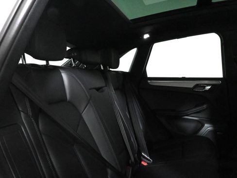 Used 2026 Porsche Macan AWD/4WD image 40