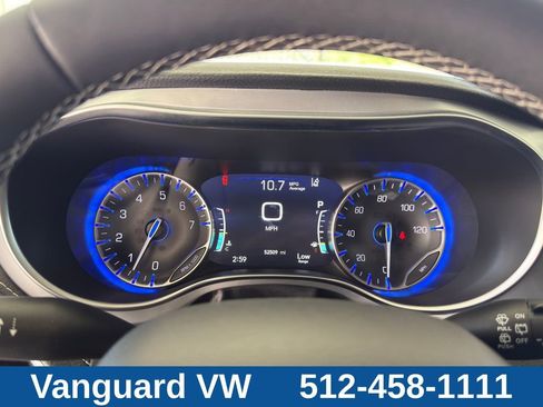 Used 2025 Chrysler Pacifica Limited FWD image 18