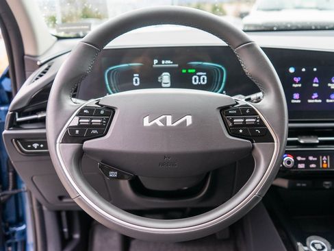 Certified 2025 Kia Niro EX image 14