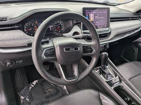 Used 2022 Jeep Compass Latitude FWD image 10