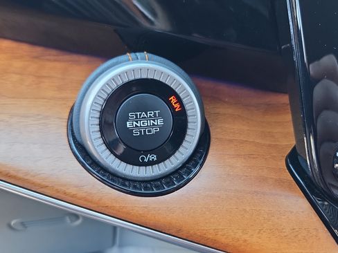 Used 2022 Jeep Grand Wagoneer Series II w/ Convenience Group III AWD/4WD image 32