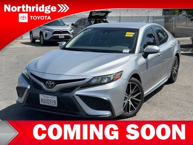 Used 2021 Toyota Camry SE w/ Carpet Mat Package (TMS) FWD image 1