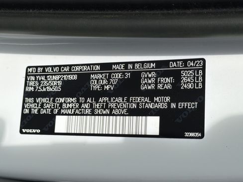 Certified 2023 Volvo XC40 B5 Plus w/ Protection Package Premier AWD/4WD image 37