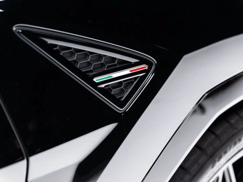 Used 2025 Lamborghini Urus SE AWD/4WD image 88
