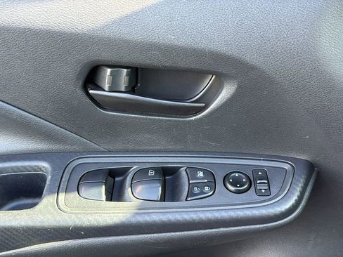 Used 2023 Nissan Versa S w/ Trunk Package image 25