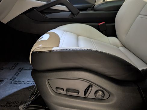 Certified 2025 Porsche Cayenne S AWD/4WD image 19