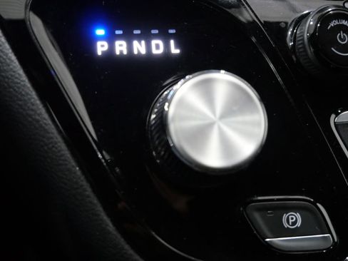 Used 2024 Chrysler Pacifica Limited FWD image 22