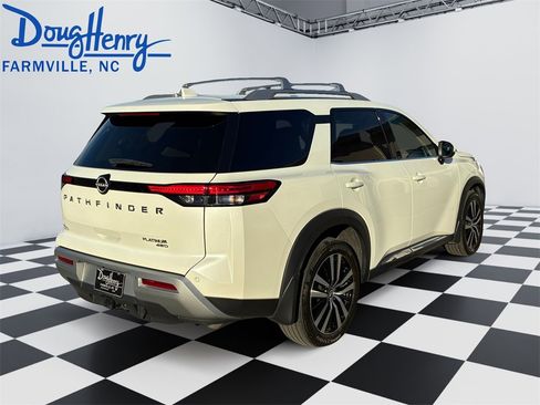 Used 2024 Nissan Pathfinder Platinum image 5