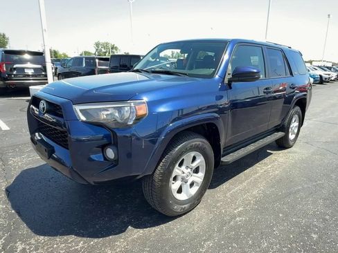 Used 2016 Toyota 4Runner SR5 AWD/4WD image 4