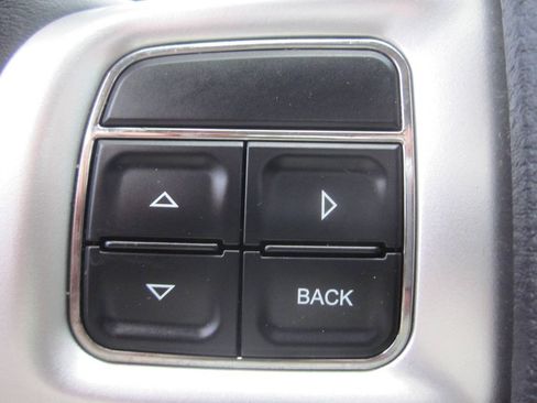 Used 2011 Dodge Grand Caravan Crew w/ Entertainment Group 1 FWD image 30