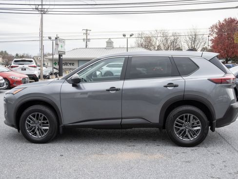 Used 2023 Nissan Rogue S image 8