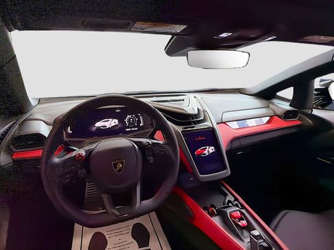 Used 2024 Lamborghini Revuelto image 17