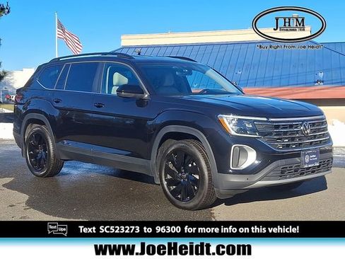 Certified 2025 Volkswagen Atlas SE image 1