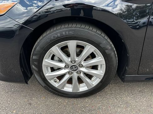 Used 2019 Toyota Camry LE FWD image 9