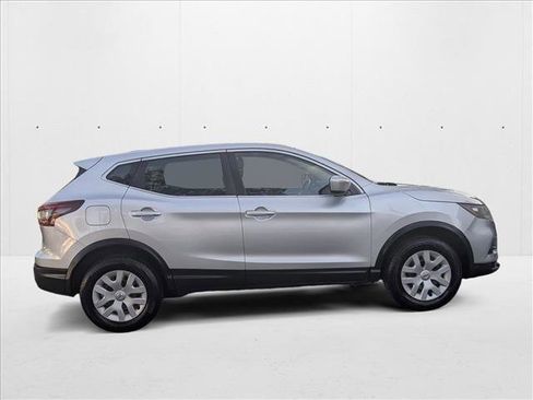 Used 2020 Nissan Rogue Sport S image 3