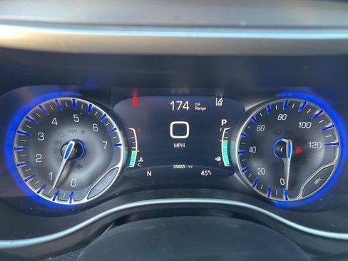 Certified 2023 Chrysler Pacifica Touring-L image 24