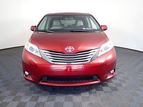 Used 2015 Toyota Sienna XLE w/ XLE Navigation Package image 10