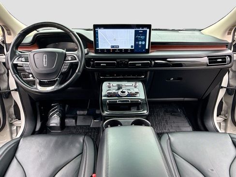 Used 2023 Lincoln Nautilus Reserve image 3