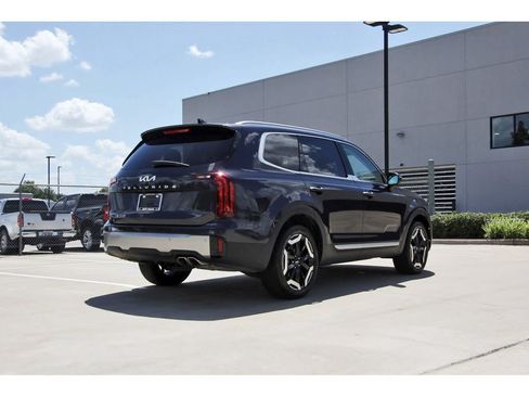 Used 2025 Kia Telluride S FWD image 3