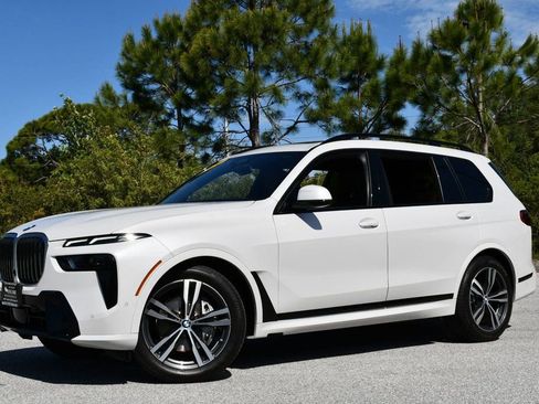 Used 2024 BMW X7 xDrive40i w/ M Sport Package AWD/4WD image 2