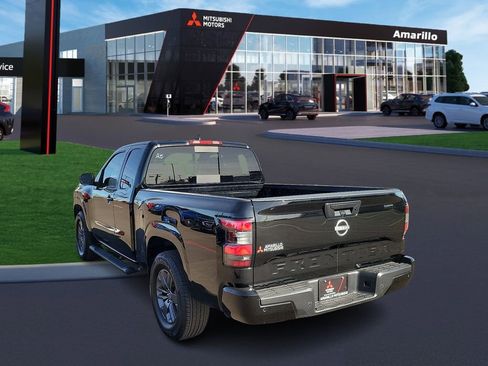 Used 2025 Nissan Frontier SV image 2