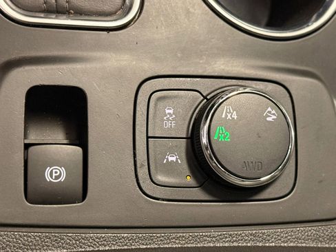 Used 2020 Chevrolet Traverse LT w/ Driver Confidence II Package image 39