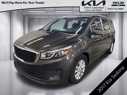 Used 2017 Kia Sedona LX w/ LX Essentials Premium Package image 1