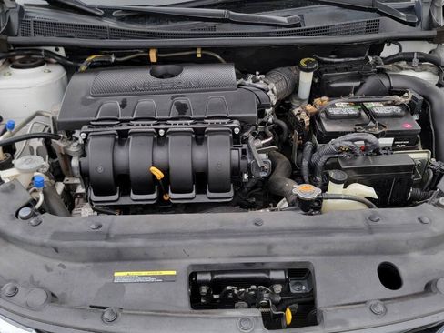 Used 2019 Nissan Sentra S w/ Appearance Package FWD image 12
