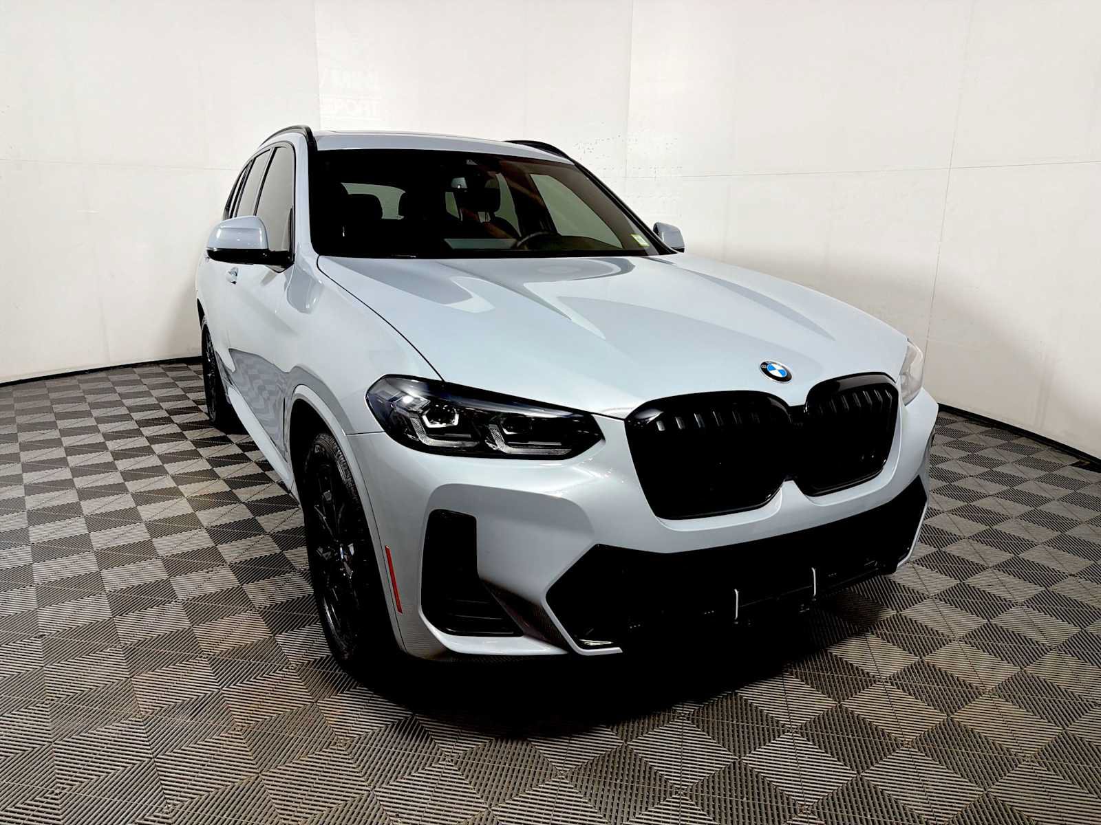 Used 2023 BMW X3 xDrive30i w/ M Sport Package AWD/4WD image 2