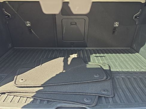 Used 2024 Volvo XC60 T8 Plus w/ Protection Package Premier image 7