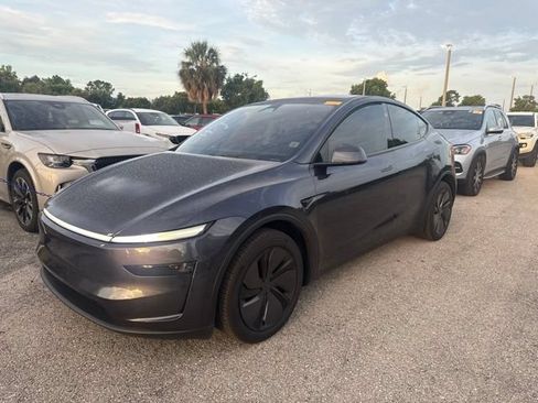 Used 2026 Tesla Model Y Long Range AWD/4WD image 4