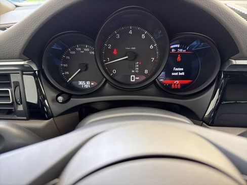 Used 2023 Porsche Macan AWD/4WD image 6