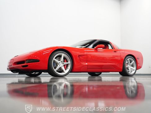 Used 2001 Chevrolet Corvette Coupe w/ Preferred Equipment Group2 image 20