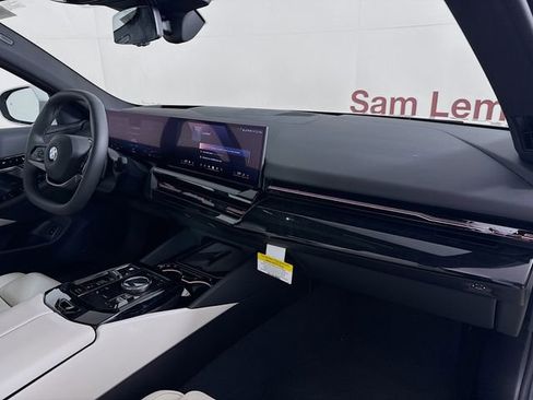 New 2026 BMW 530i xDrive w/ Premium Package image 31