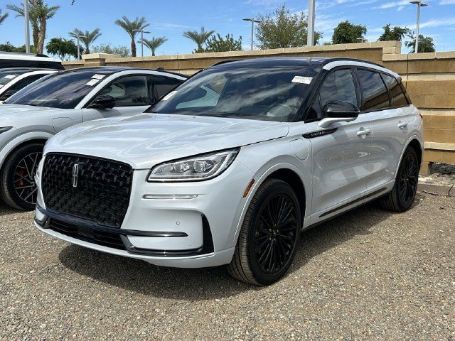 Used 2025 Lincoln Corsair Grand Touring w/ Equipment Group 302A AWD/4WD image 2