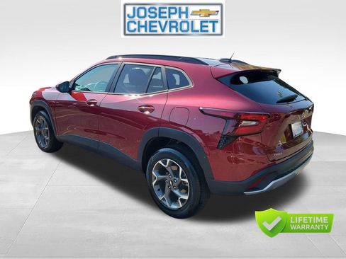 Used 2025 Chevrolet Trax LT FWD image 3