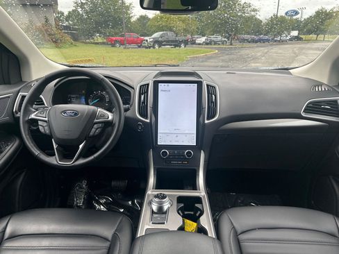 Used 2024 Ford Edge SEL w/ Convenience Package AWD/4WD image 2
