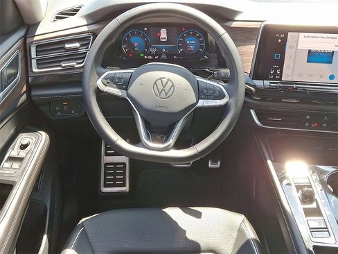 Used 2024 Volkswagen Atlas SEL Premium R-Line image 12