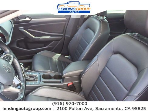 Used 2022 Volkswagen Jetta SE image 16