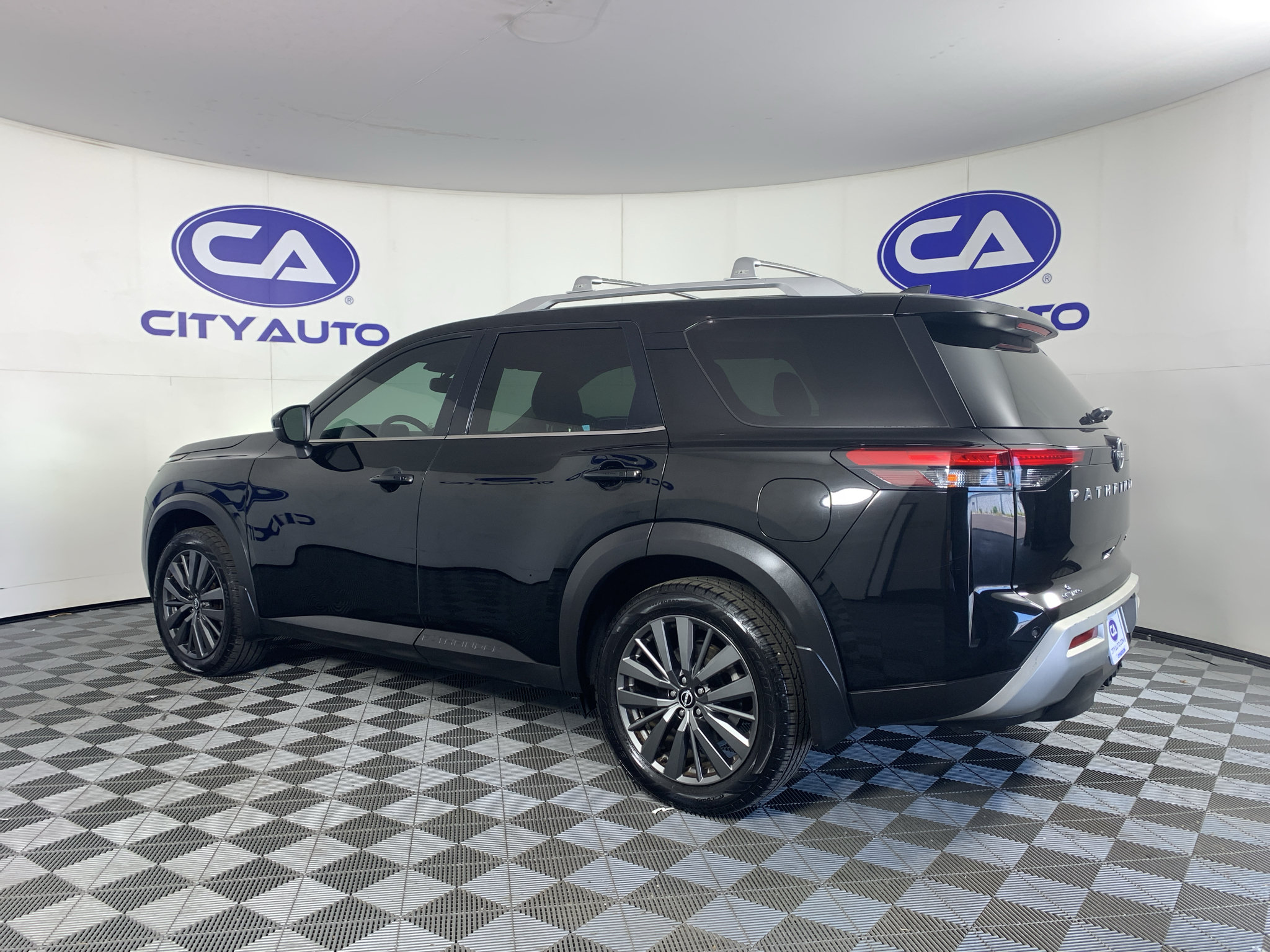 Used 2022 Nissan Pathfinder SL w/ SL Premium Package FWD image 5