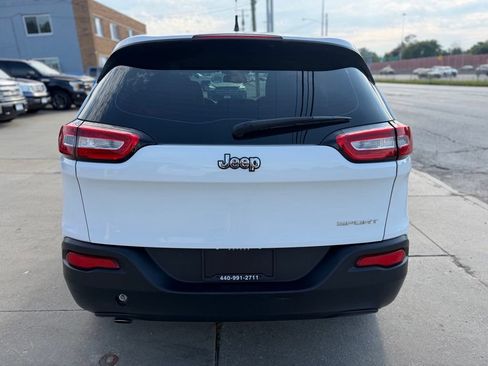 Used 2017 Jeep Cherokee Sport FWD image 6