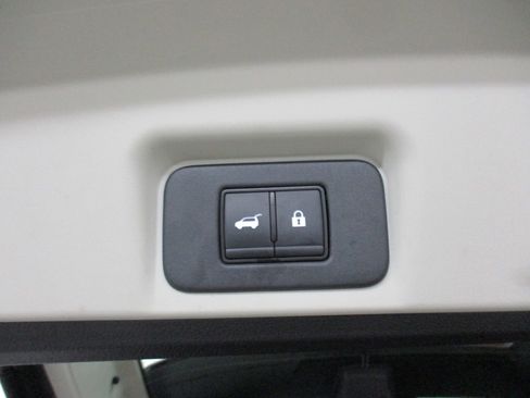 Used 2023 Nissan Ariya AWD image 12