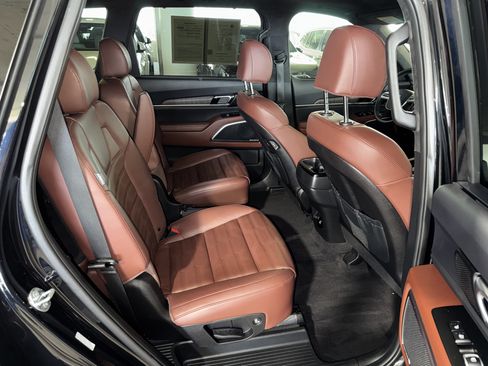 Used 2025 Kia Telluride SX Prestige AWD/4WD image 12