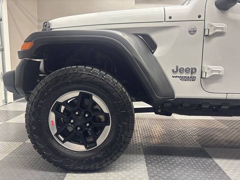 Used 2018 Jeep Wrangler Unlimited Sport S AWD/4WD image 12