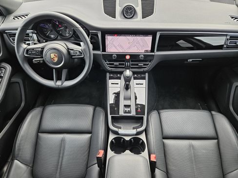 Certified 2025 Porsche Macan image 24