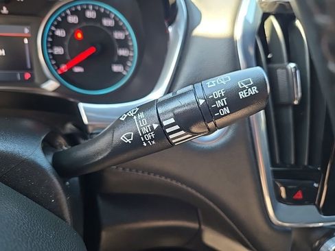 Used 2023 Chevrolet Traverse LT FWD image 18